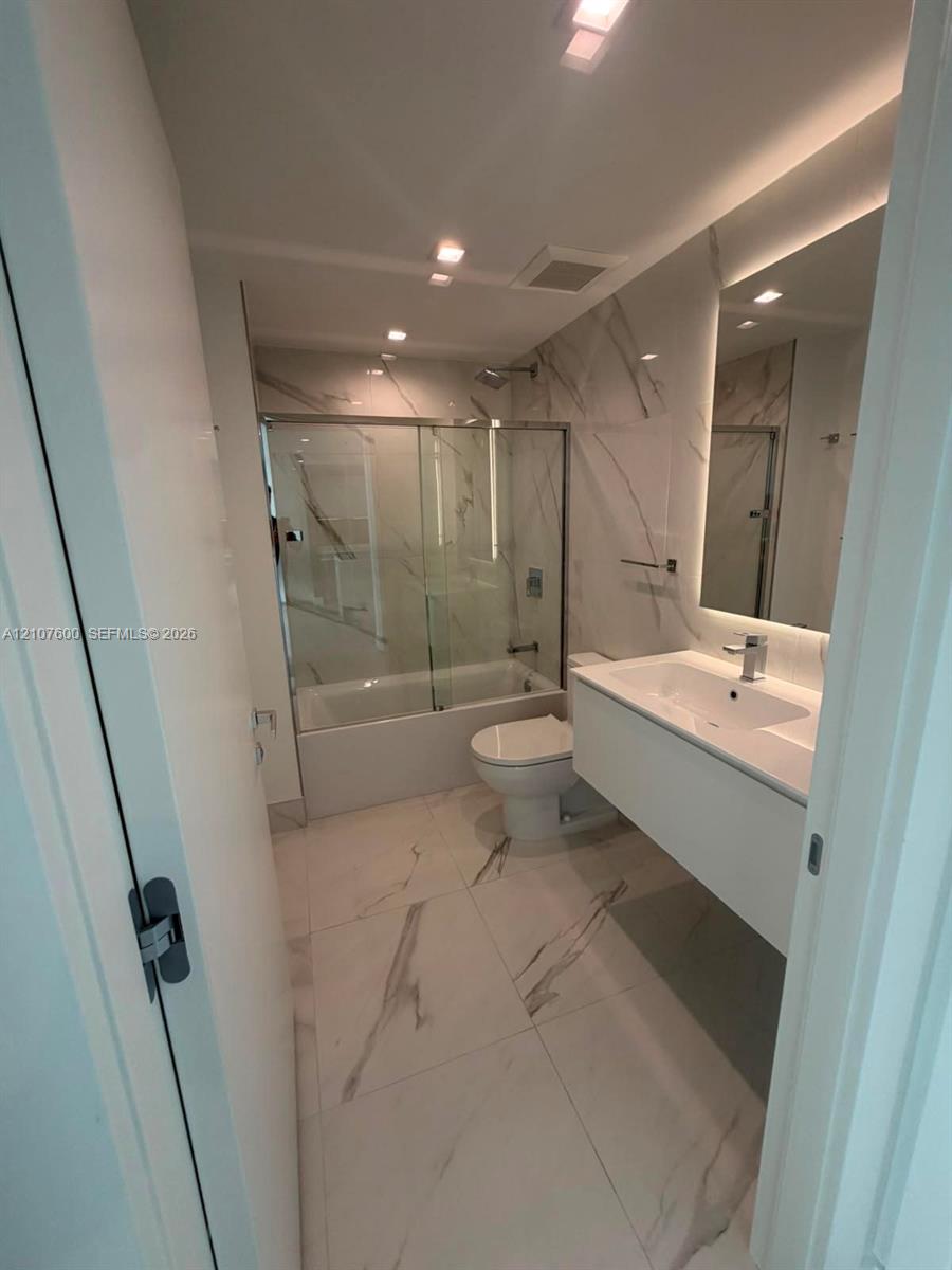 1170 E Hallandale Beach Boulevard 2409 Property Photo 62