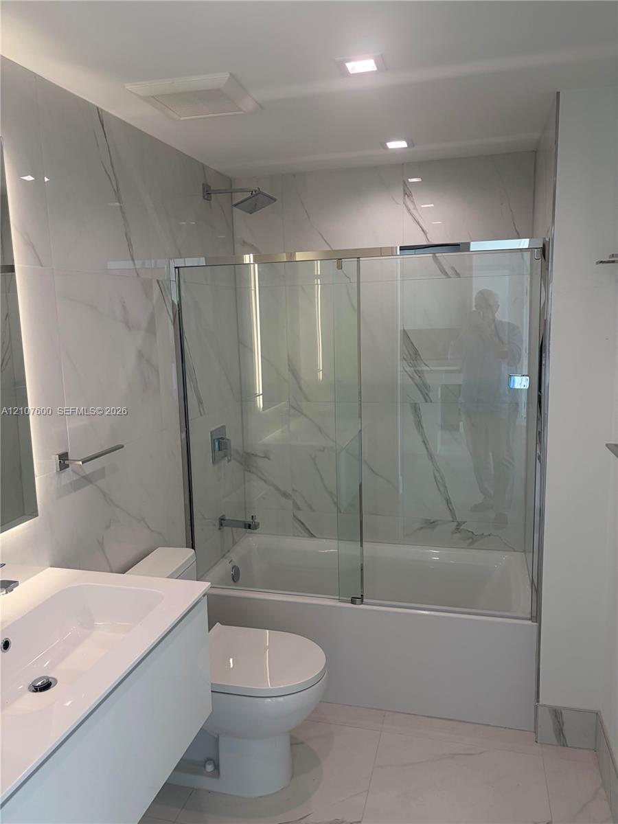 1170 E Hallandale Beach Boulevard 2409 Property Photo 67