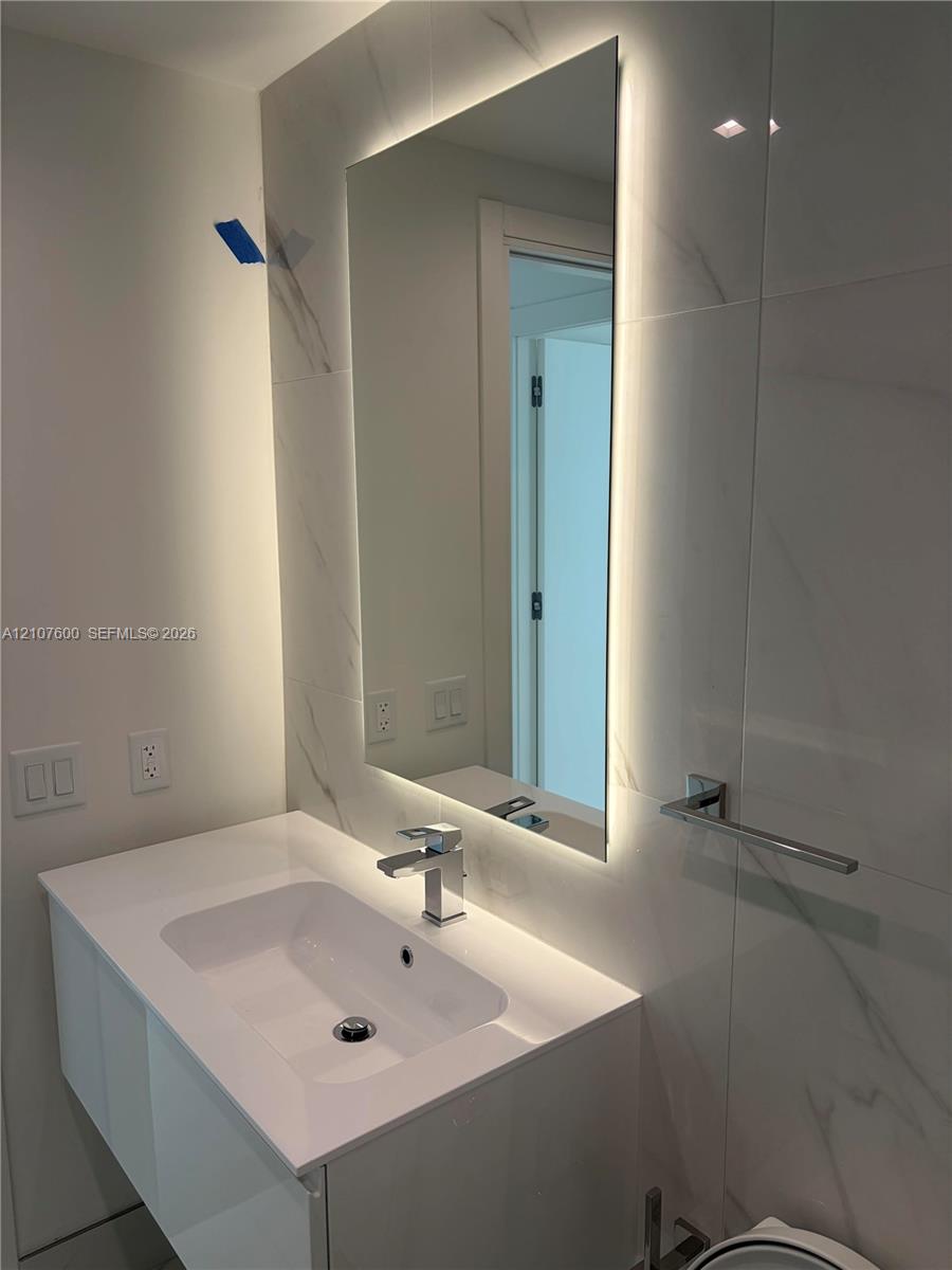 1170 E Hallandale Beach Boulevard 2409 Property Photo 72
