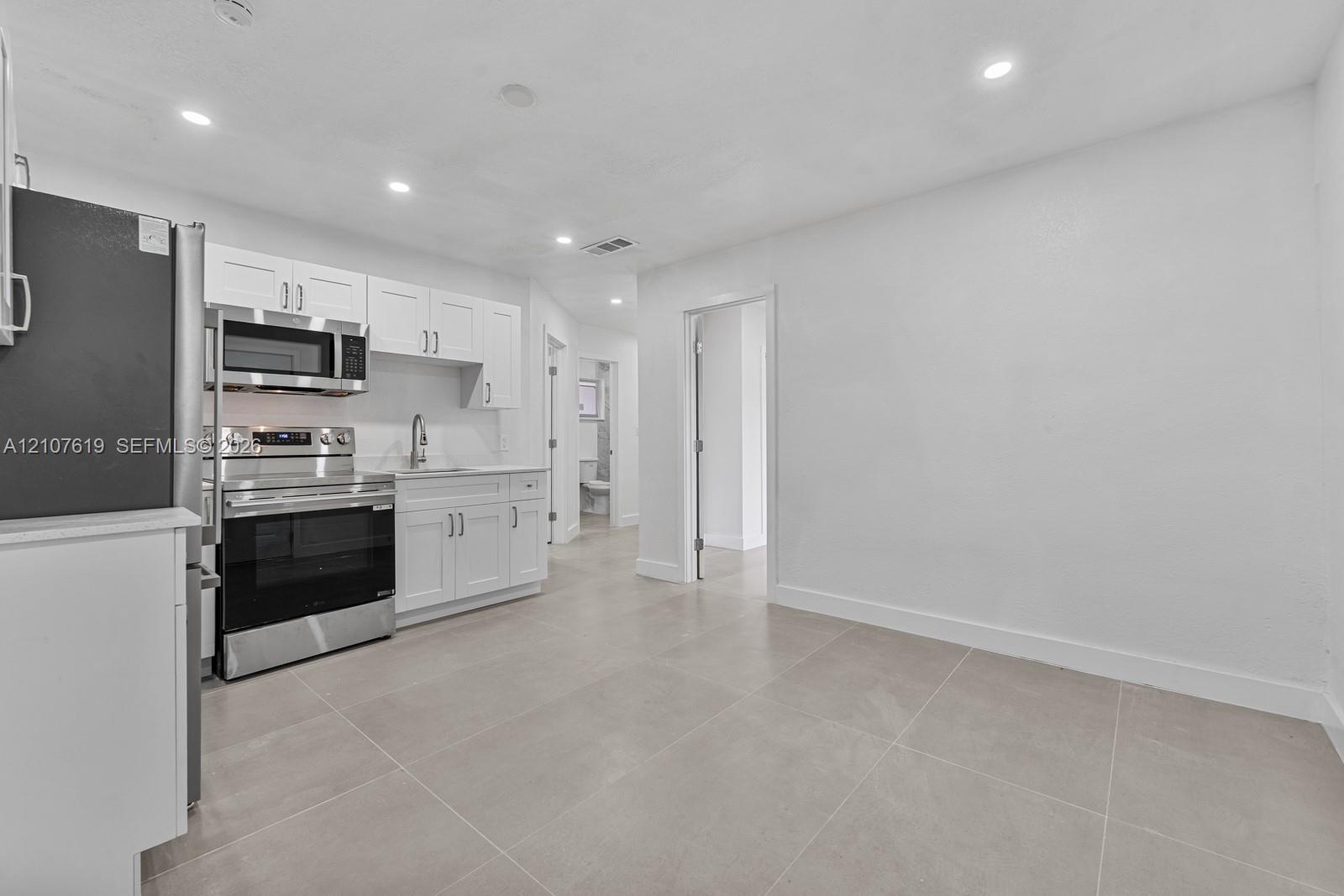 1849 Nw 16th Street B Property Photo 3