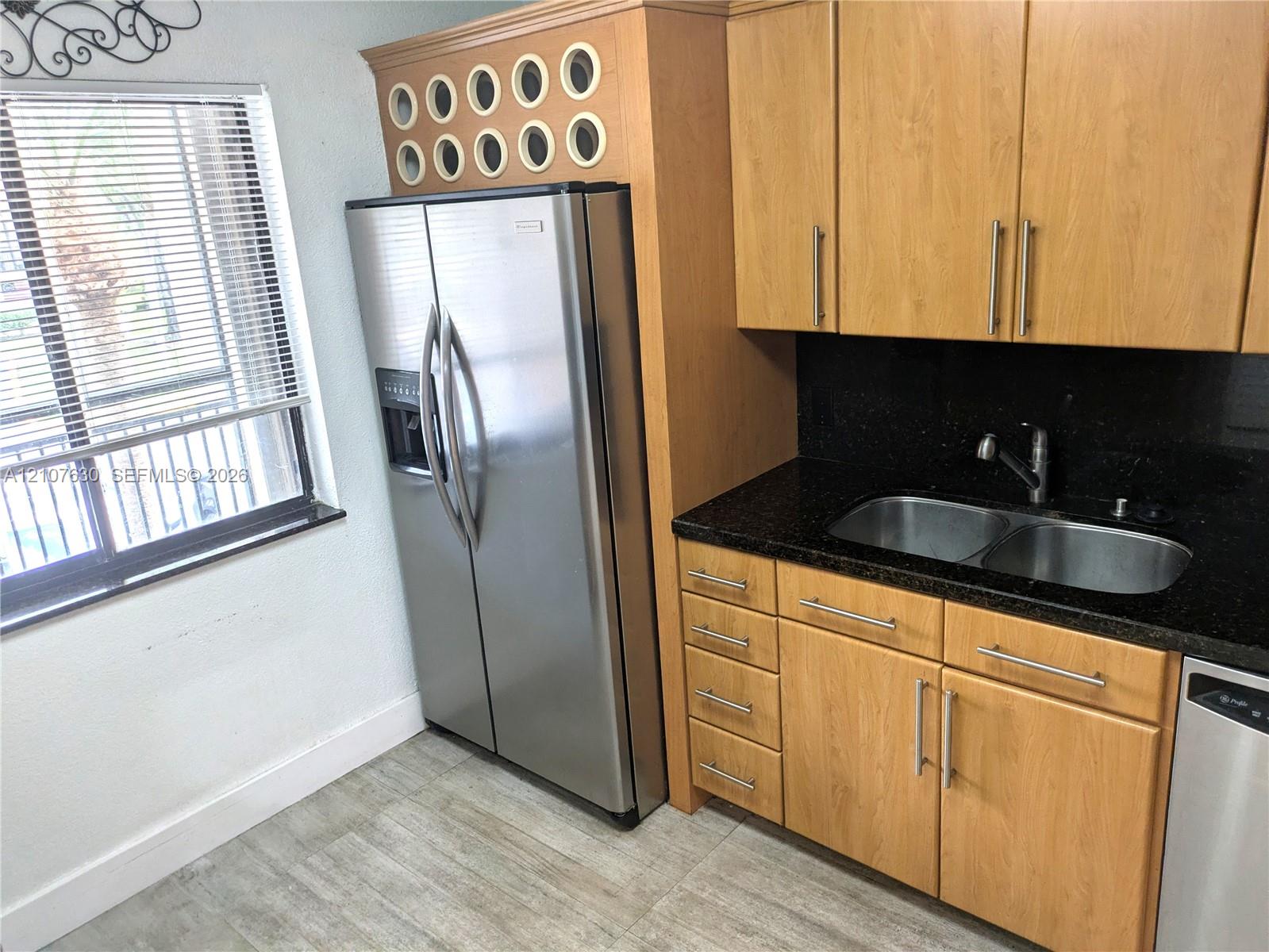 412 Lakeview Drive 203 Property Photo 1