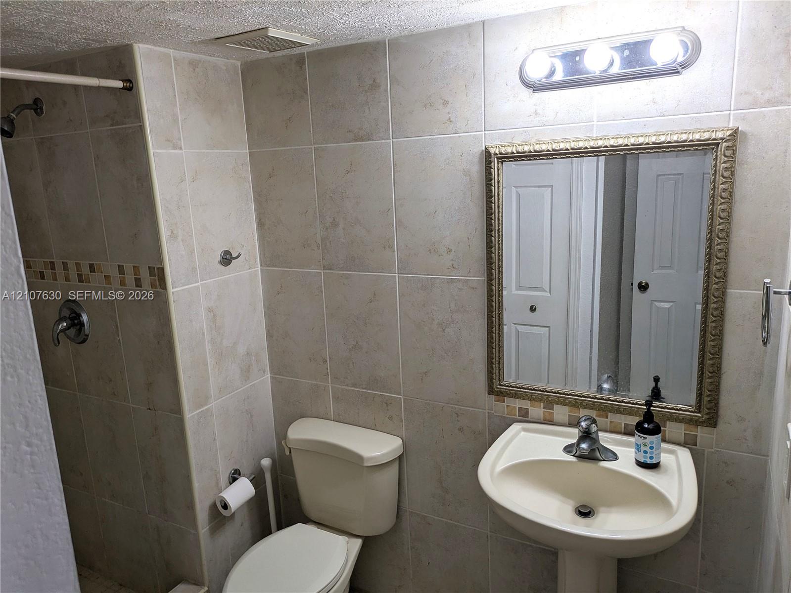 412 Lakeview Drive 203 Property Photo 23