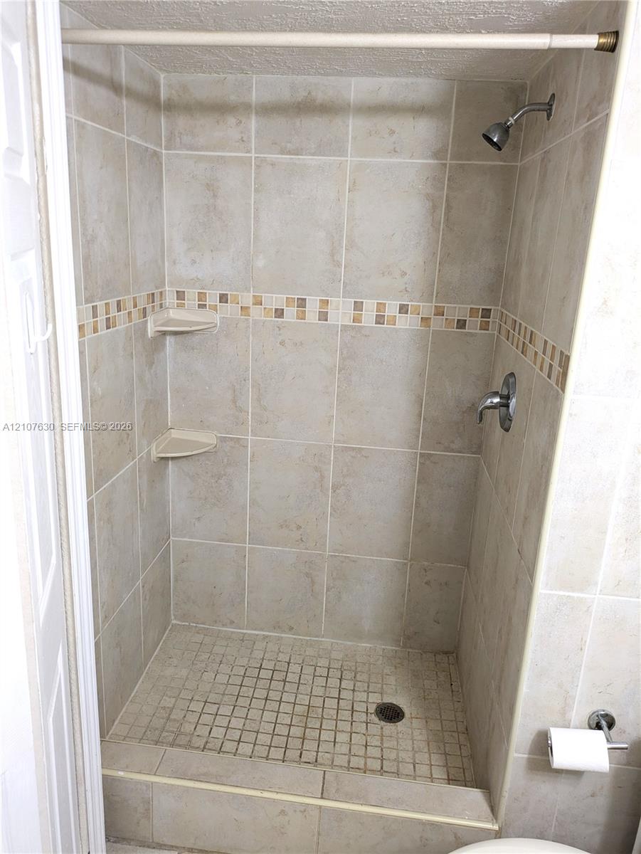 412 Lakeview Drive 203 Property Photo 24