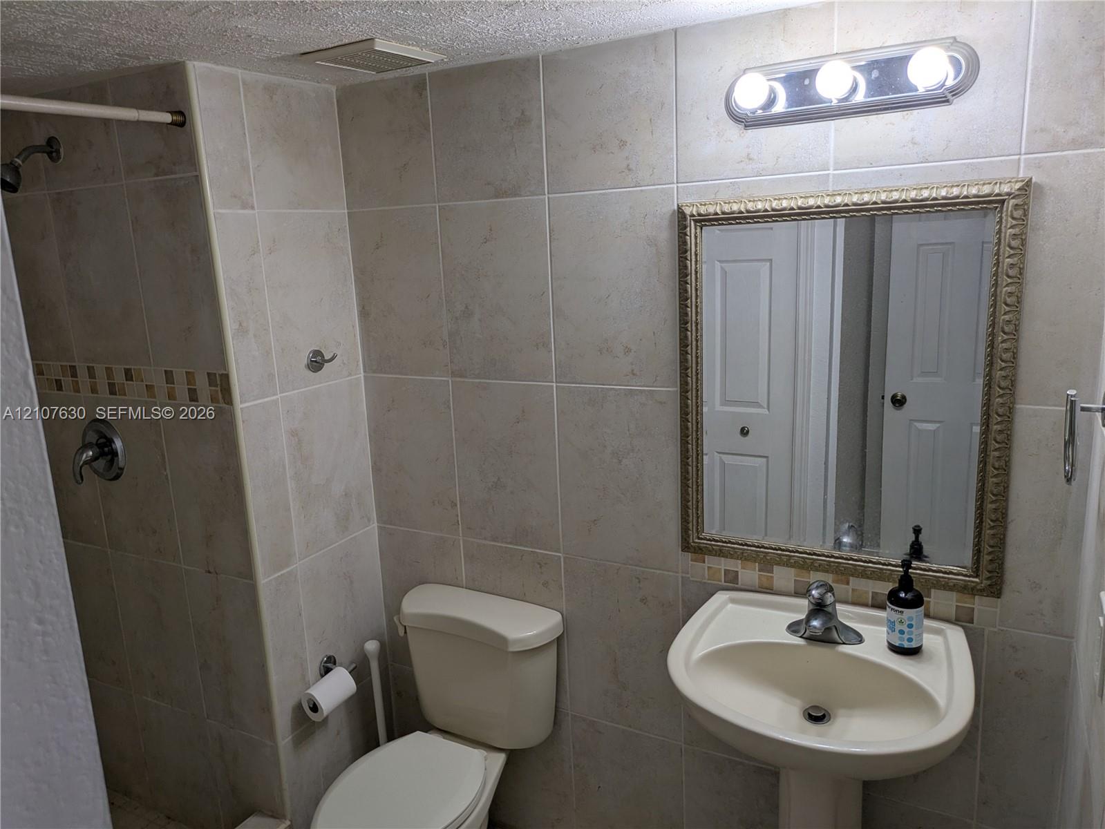 412 Lakeview Drive 203 Property Photo 32