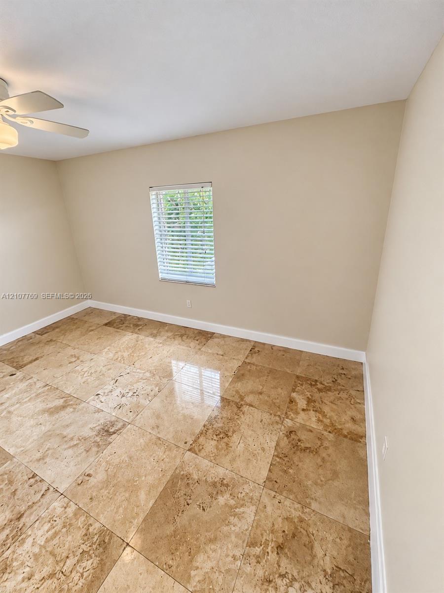 544 Ne 62nd Street 544-8 Property Photo 10