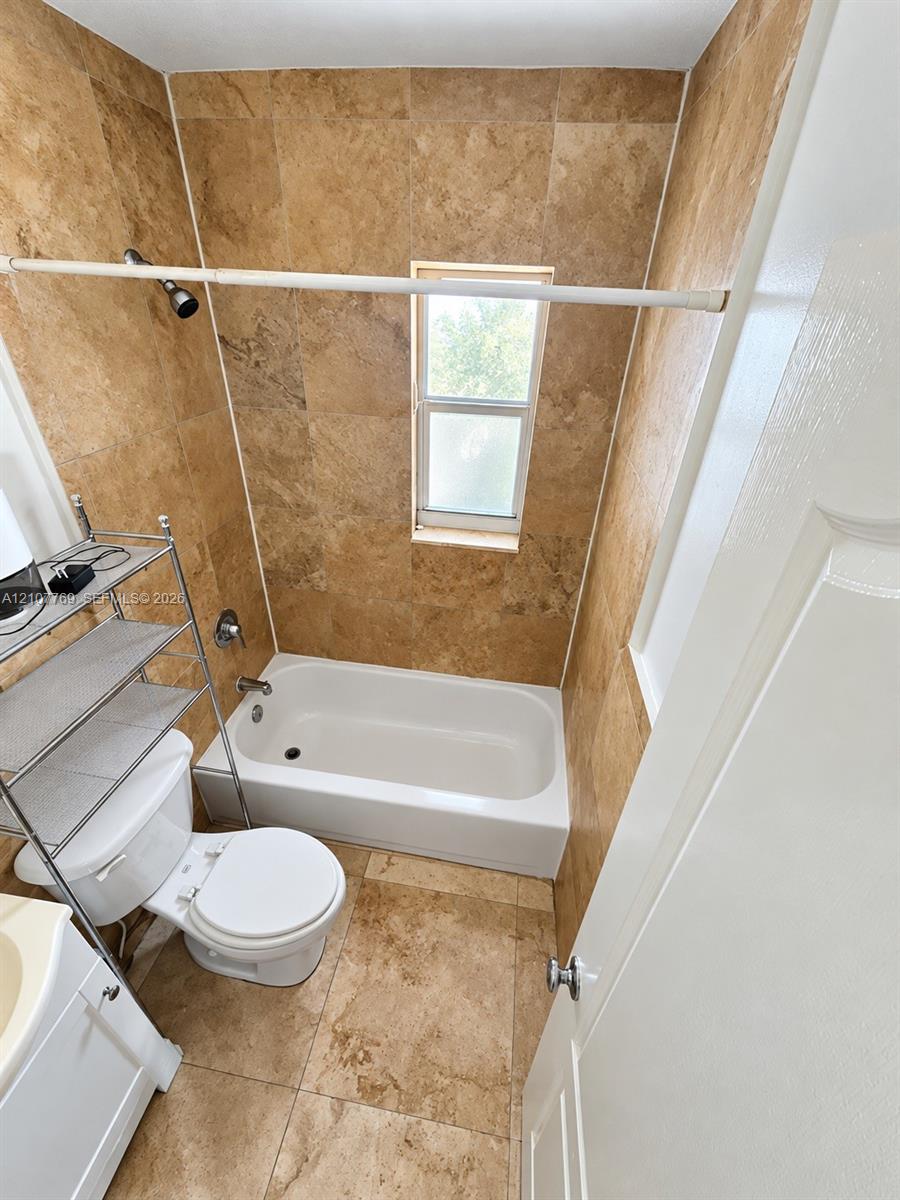 544 Ne 62nd Street 544-8 Property Photo 12