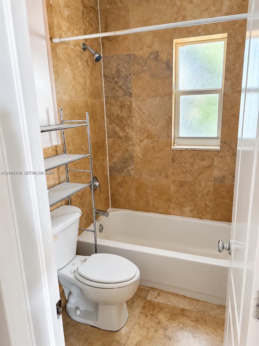 544 Ne 62nd Street 544-8 Property Photo 13