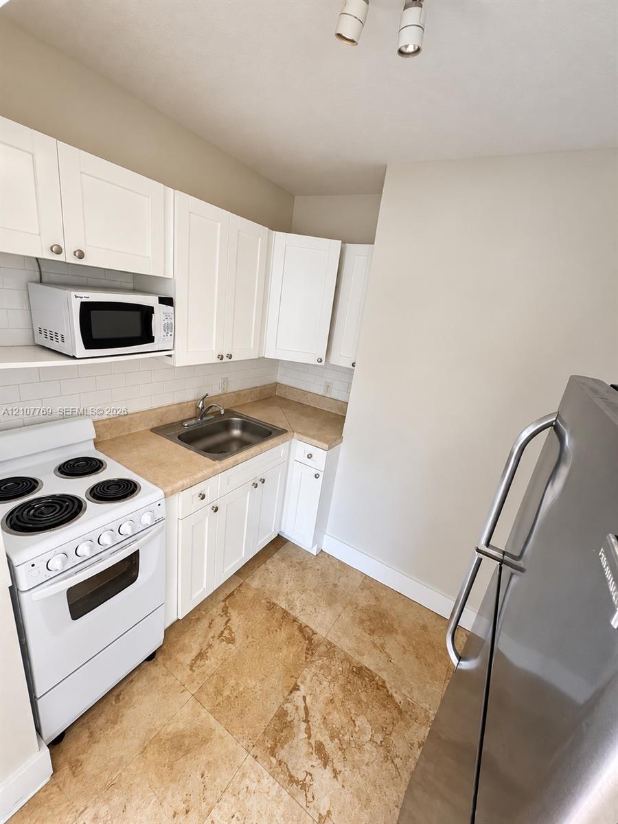 544 Ne 62nd Street 544-8 Property Photo 16