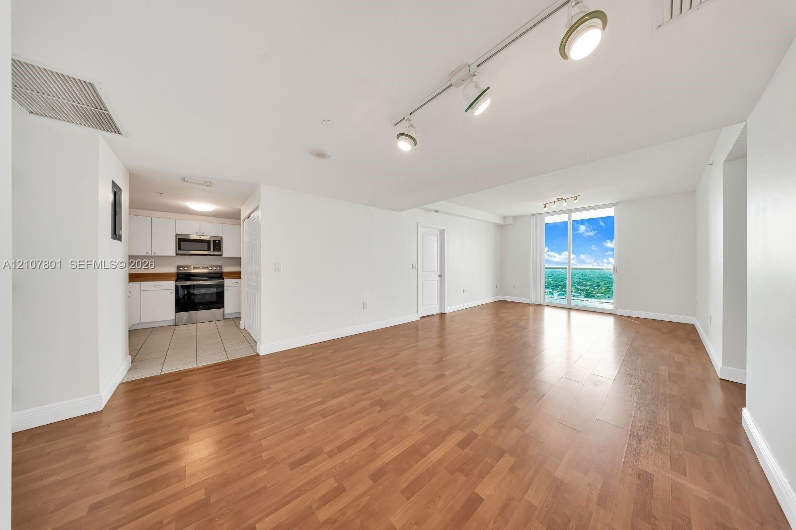 1250 S Miami Avenue 3503 Property Photo 4