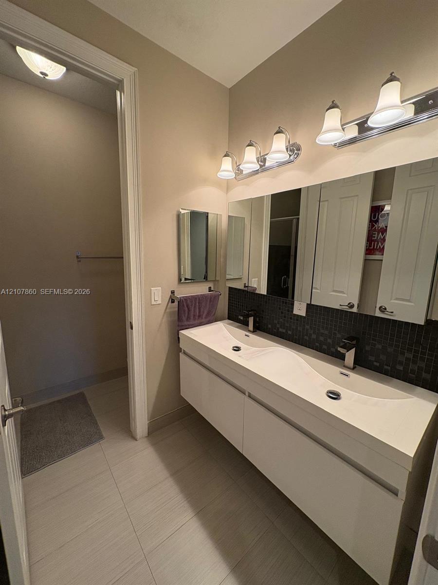 8925 Nw 99th Court Property Photo 36