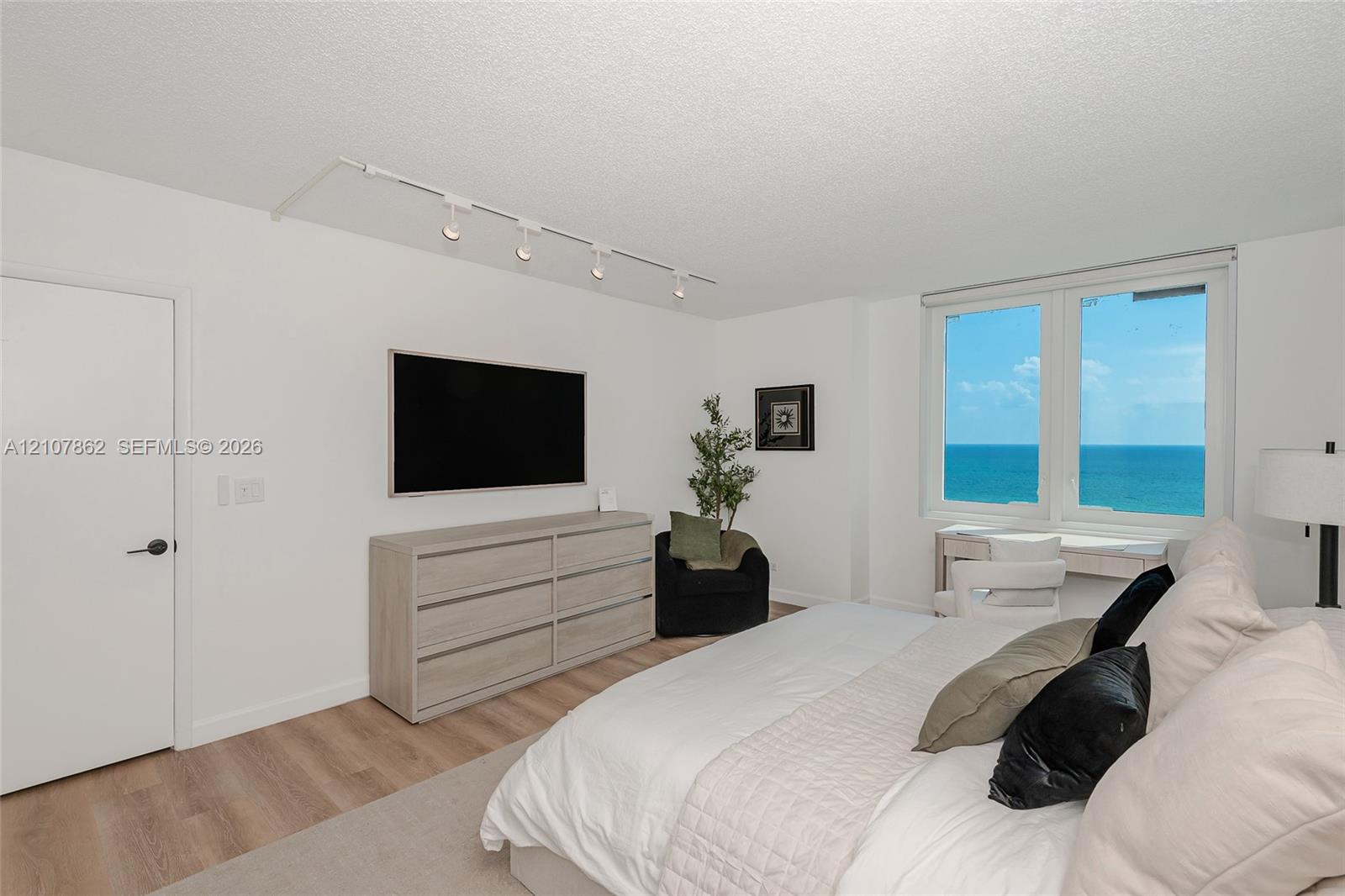 A12107862 Property Photo 3