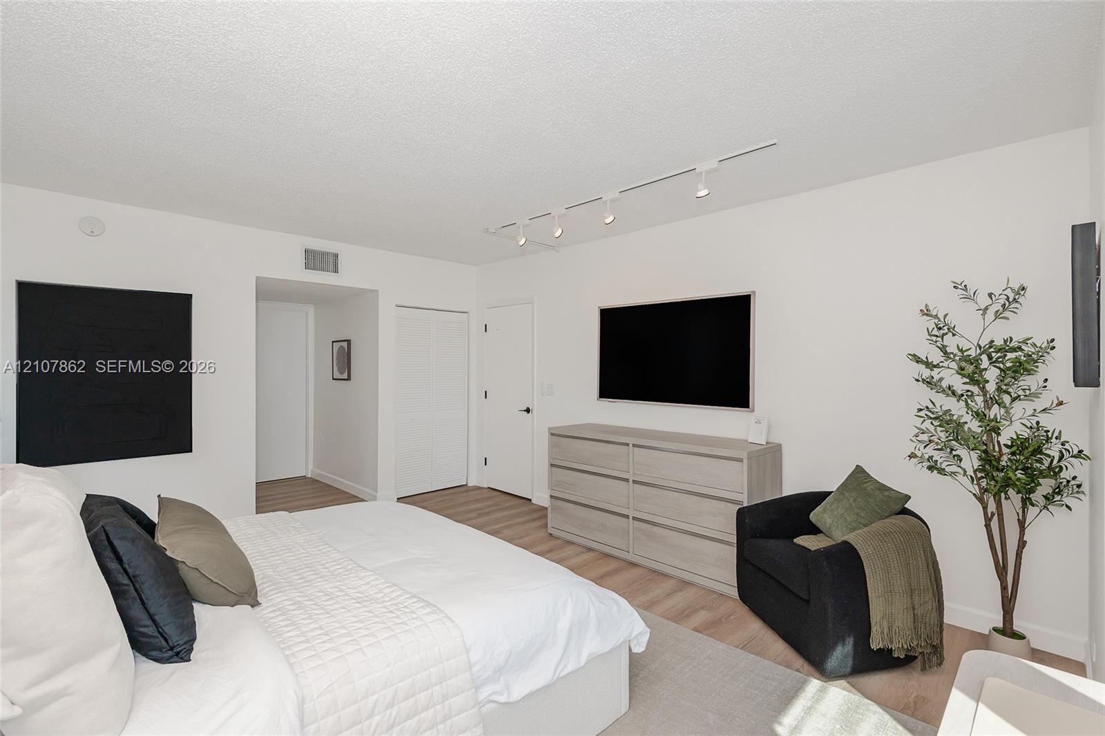 A12107862 Property Photo 5