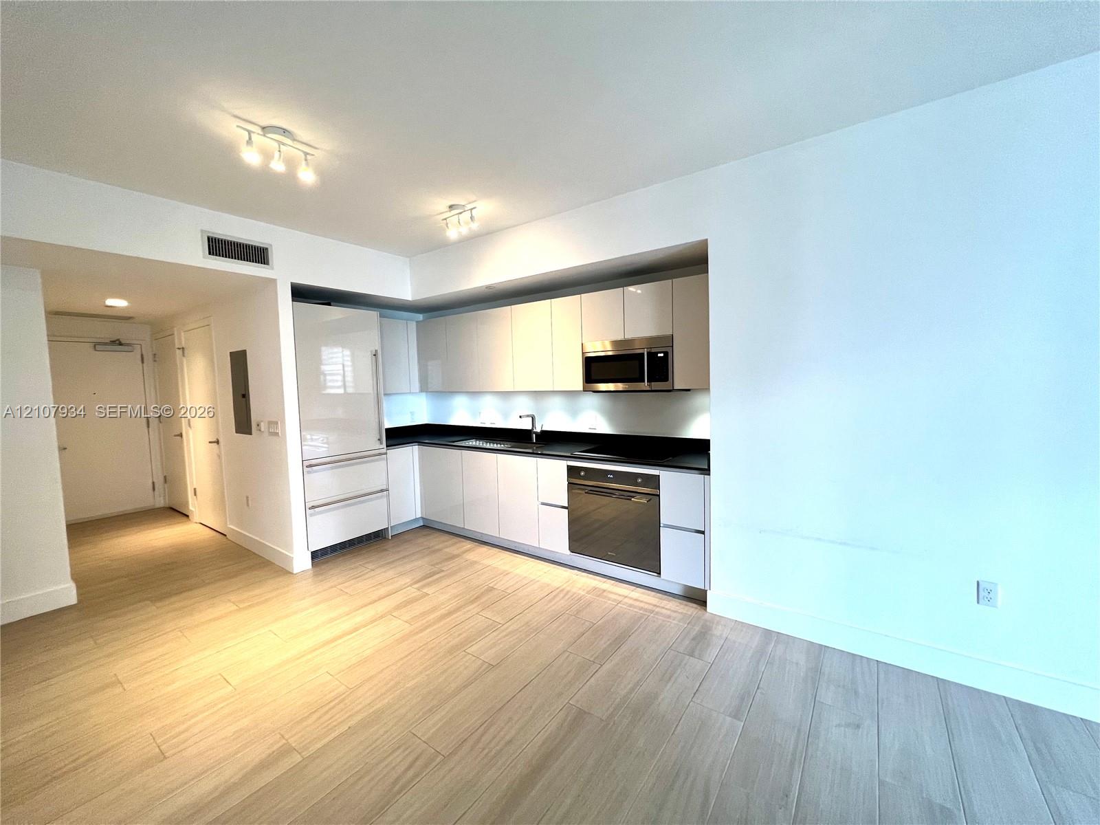 1010 Brickell Avenue 3508 Property Photo 3
