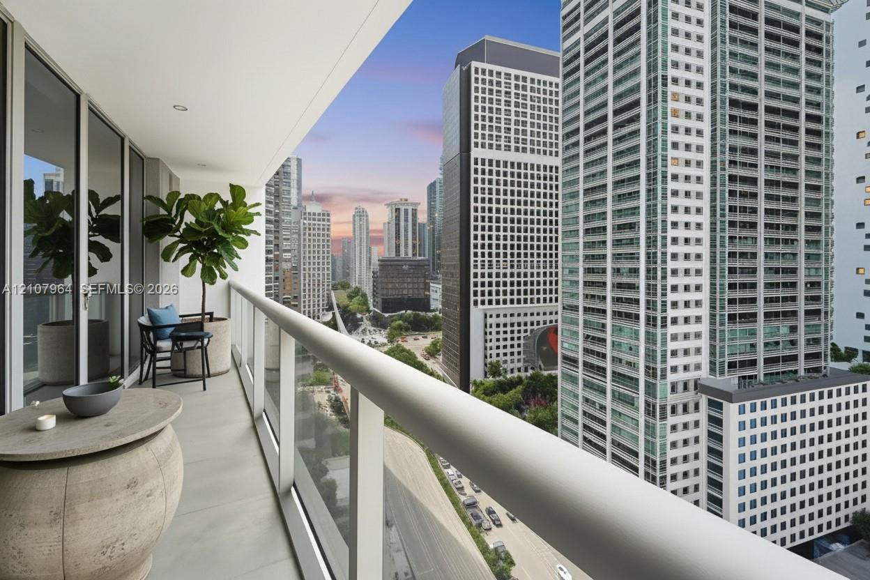 485 Brickell Avenue 1907 Property Photo 5