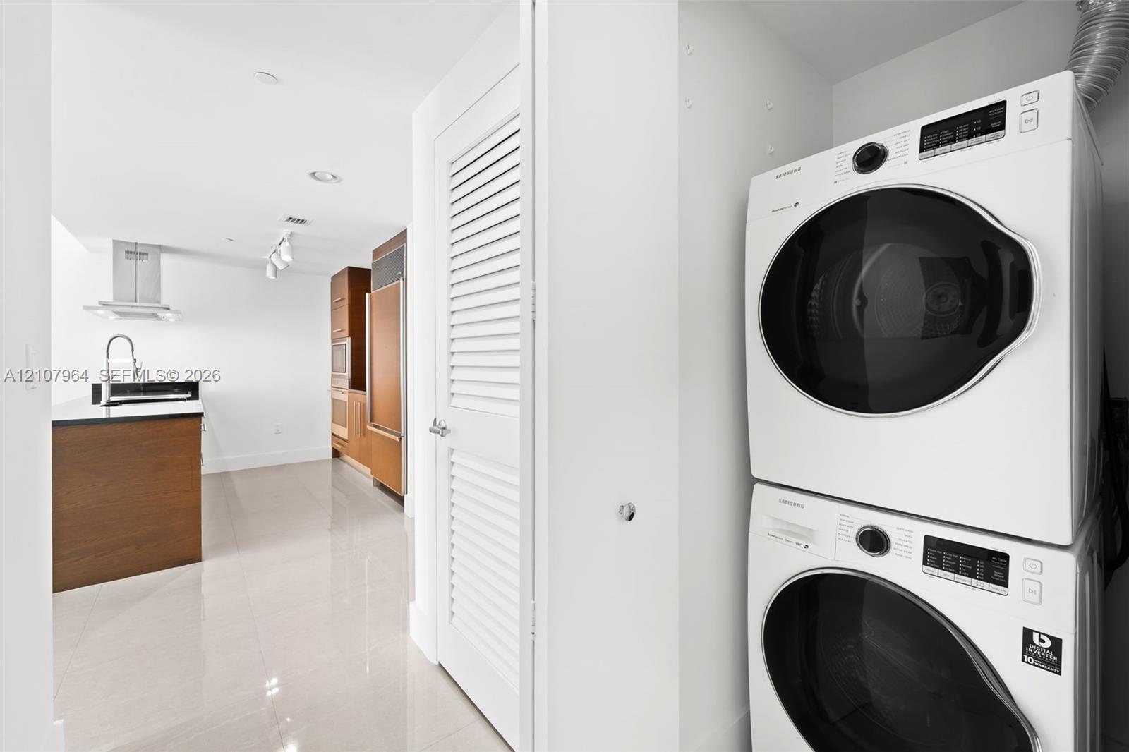 485 Brickell Avenue 1907 Property Photo 6