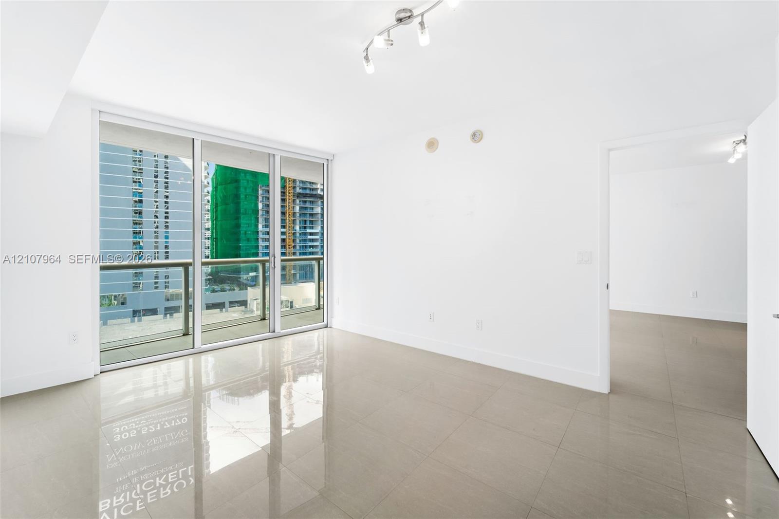 485 Brickell Avenue 1907 Property Photo 8