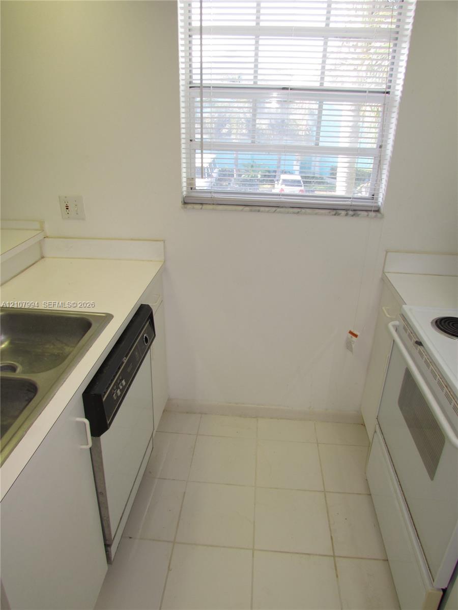 2654 Se 20th Court 206-d Property Photo 18
