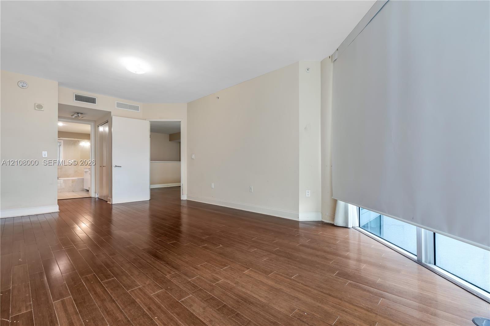 A12108000 Property Photo 10
