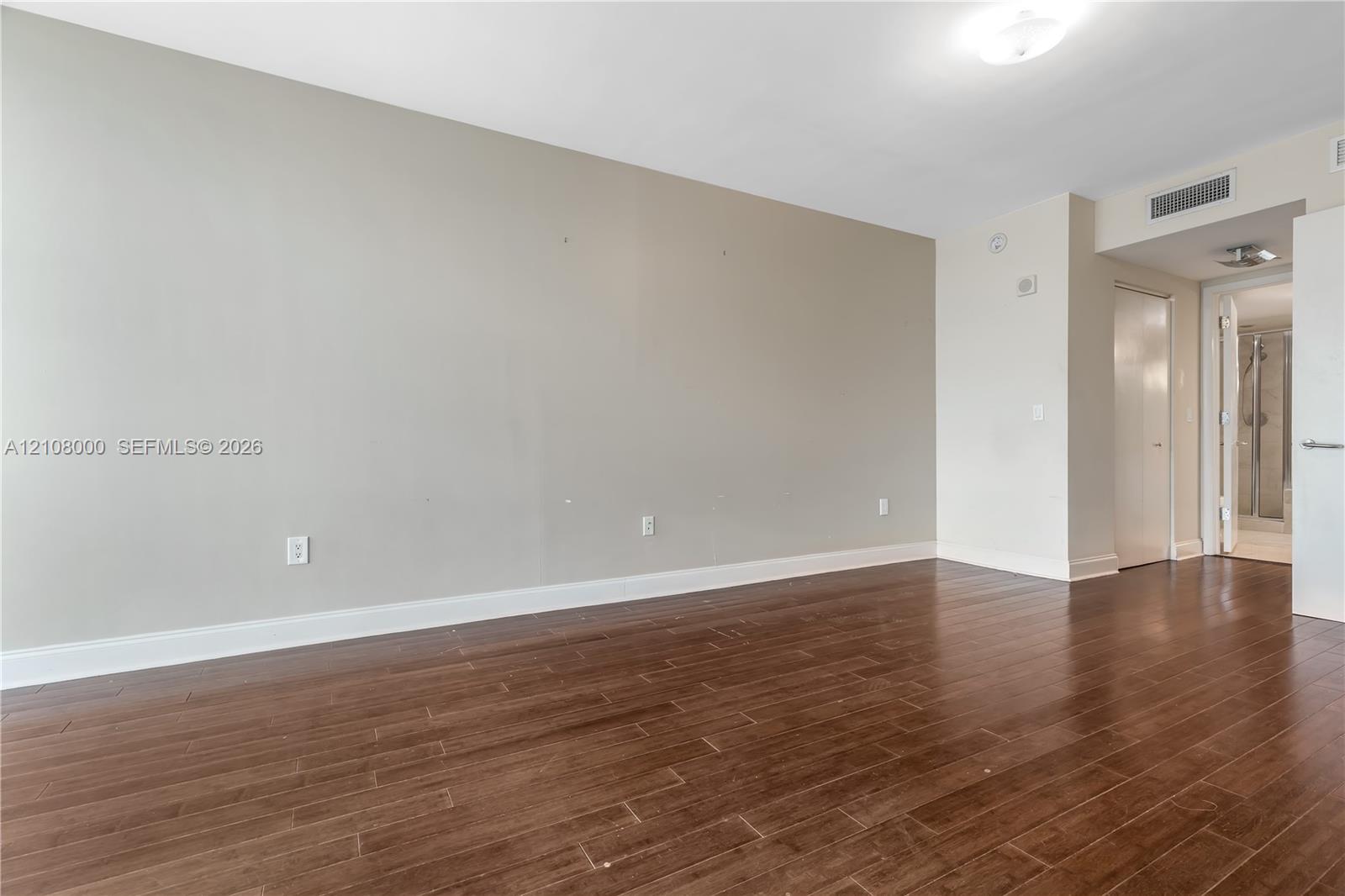 A12108000 Property Photo 11