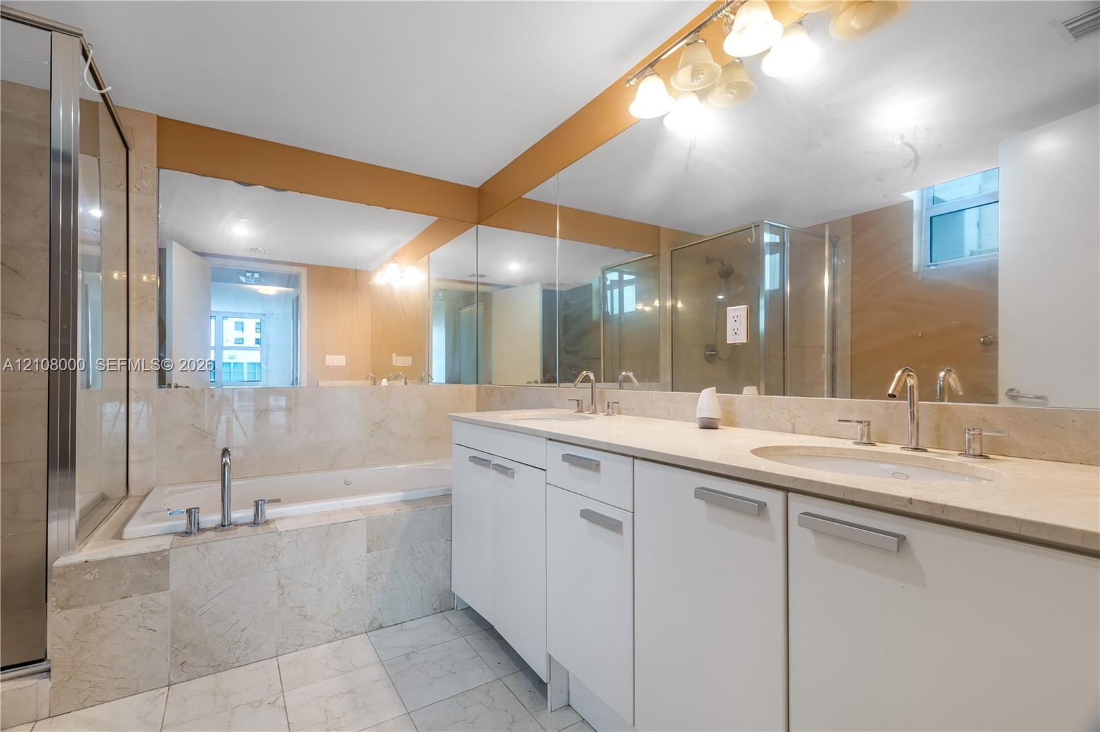 A12108000 Property Photo 12