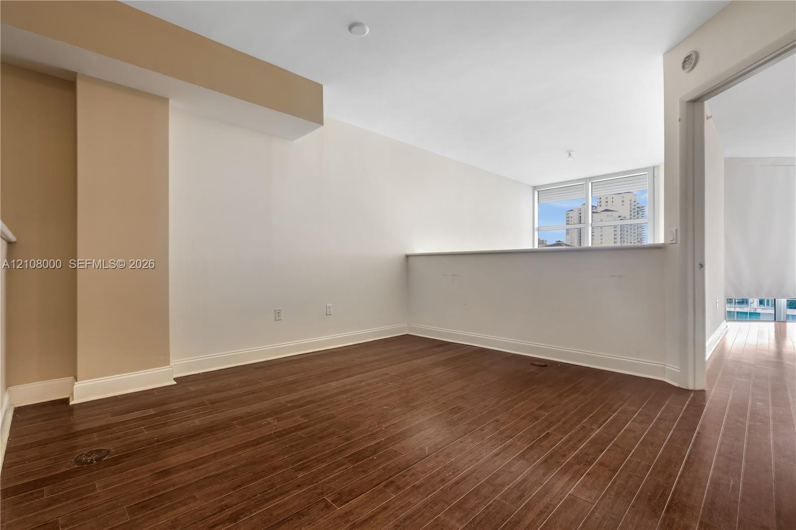 A12108000 Property Photo 16