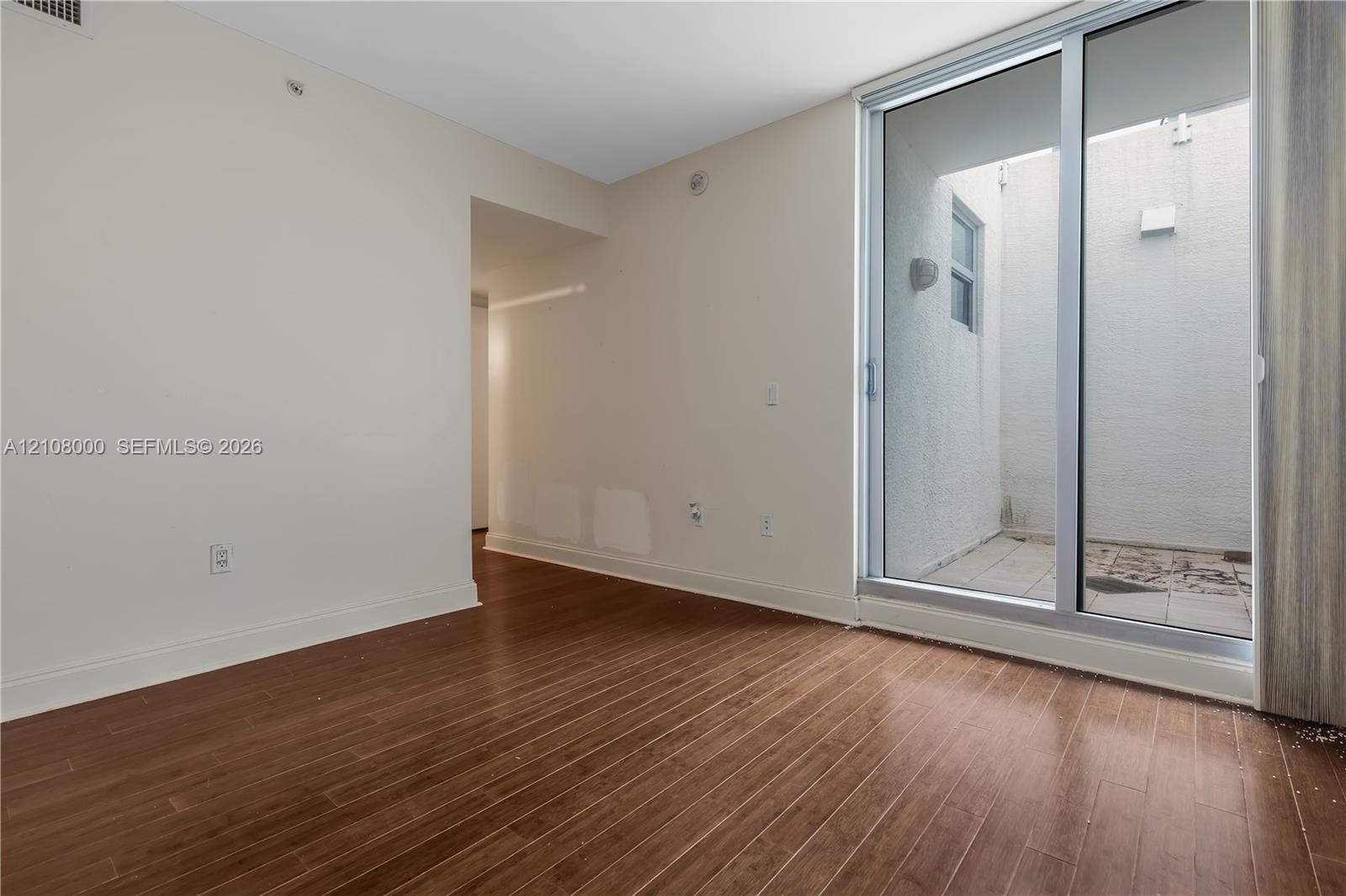 A12108000 Property Photo 18