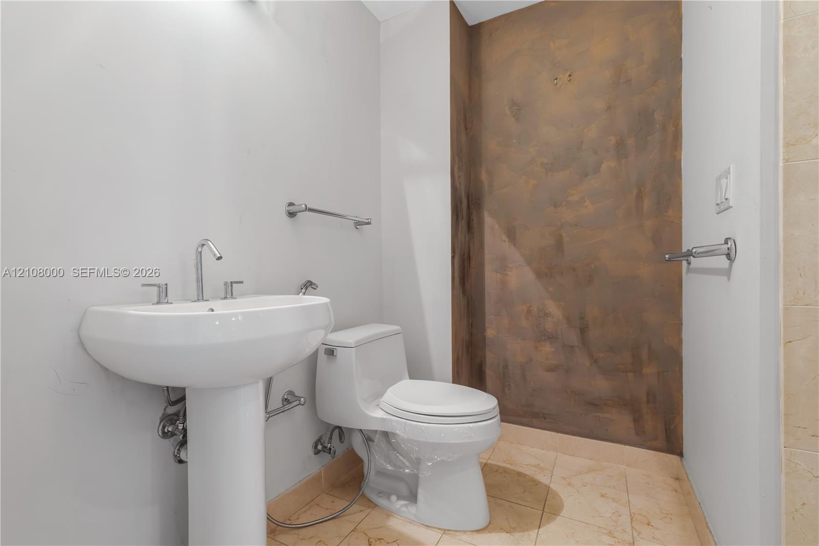A12108000 Property Photo 20