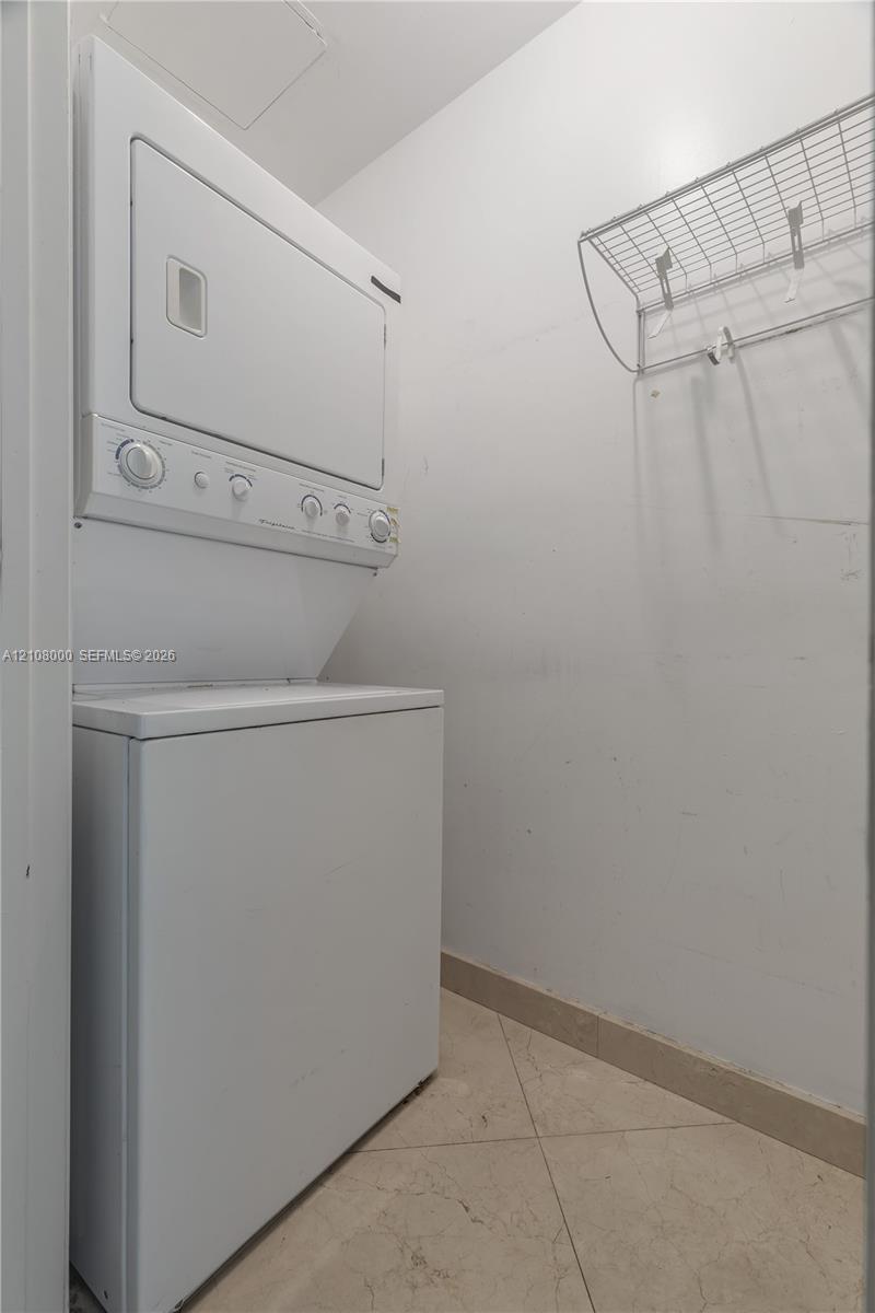 A12108000 Property Photo 21