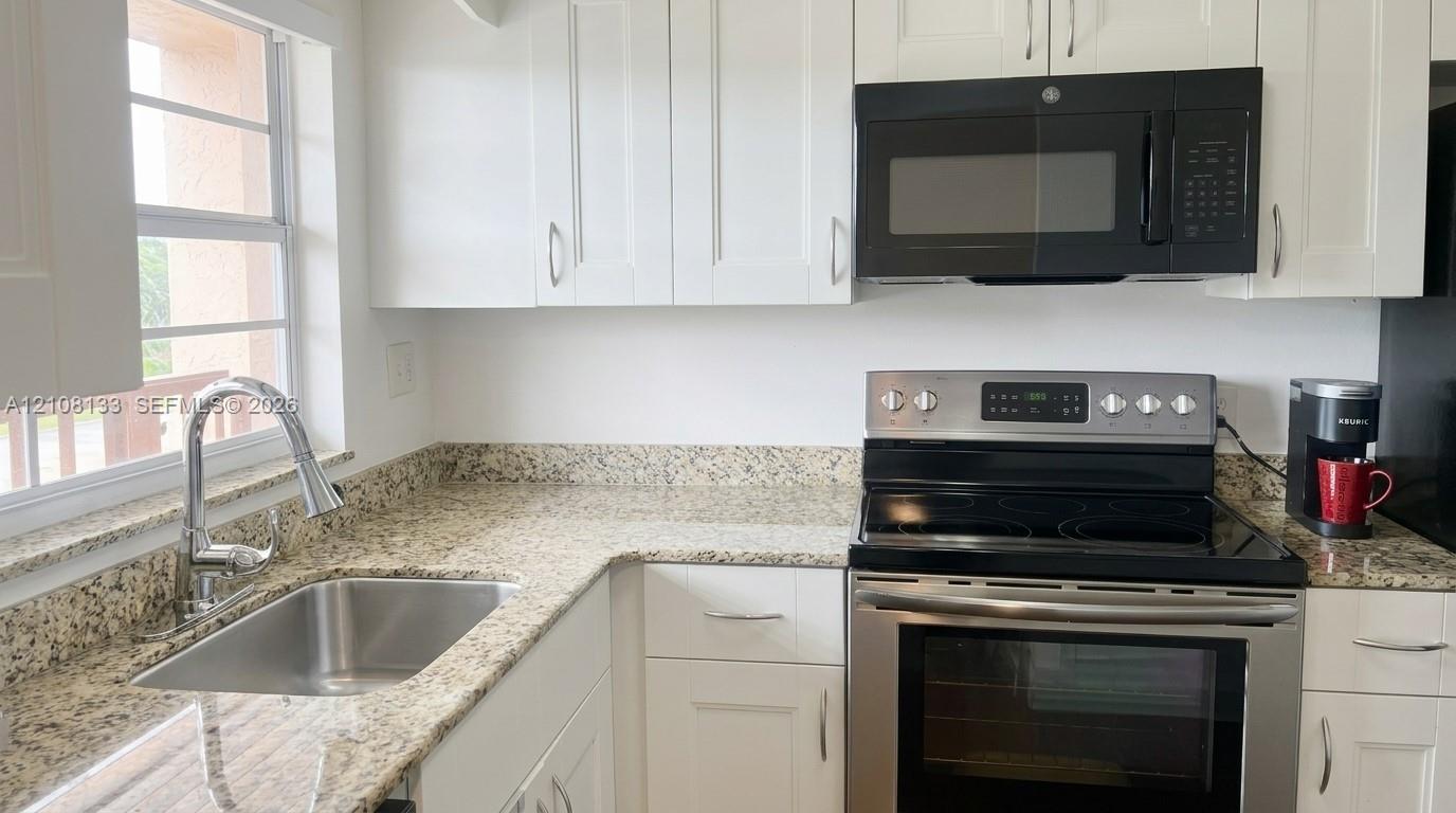 9620 Sunrise Lakes Boulevard 302 Property Photo 11