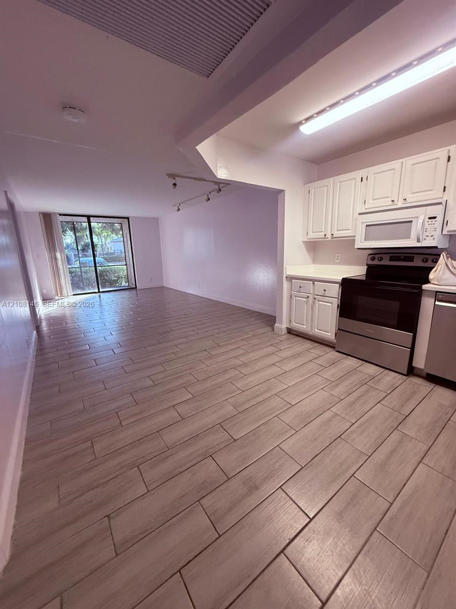 1258 S Military Trail 813 Property Photo 4