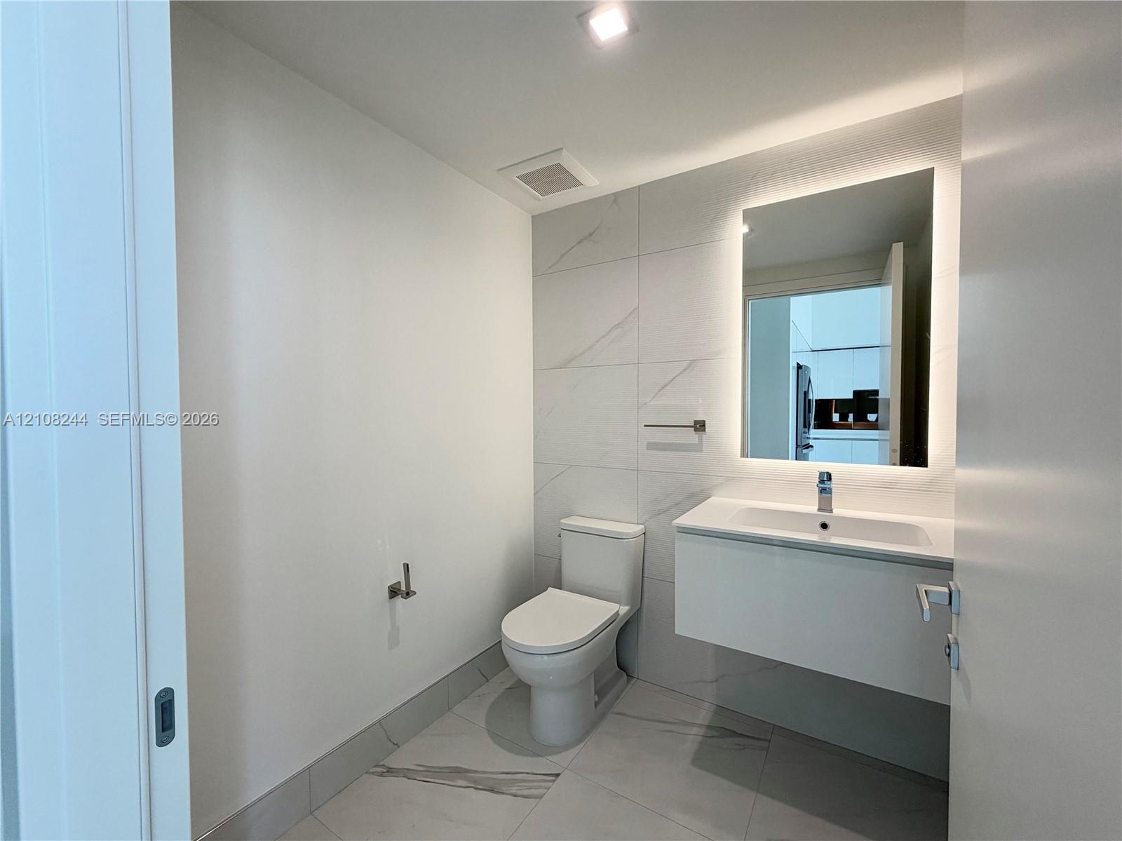 1170 E Hallandale Beach Boulevard 605 Property Photo 13