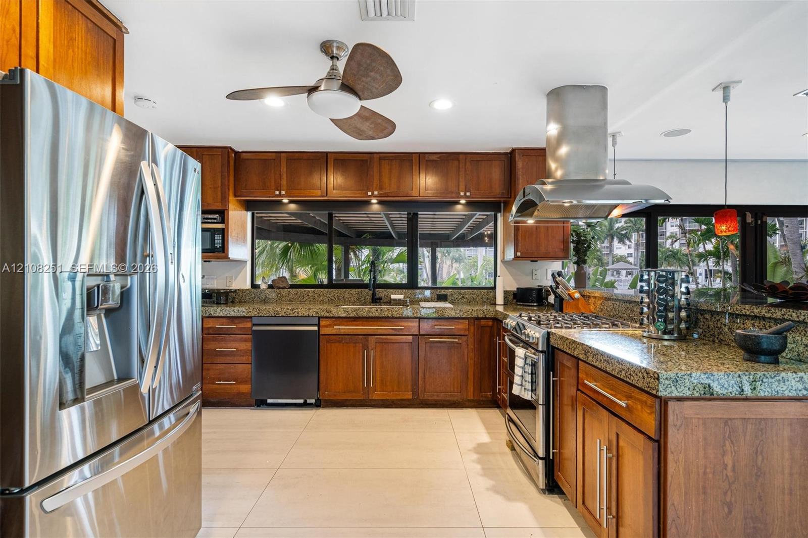 1675 Coral Gardens Drive Property Photo 8