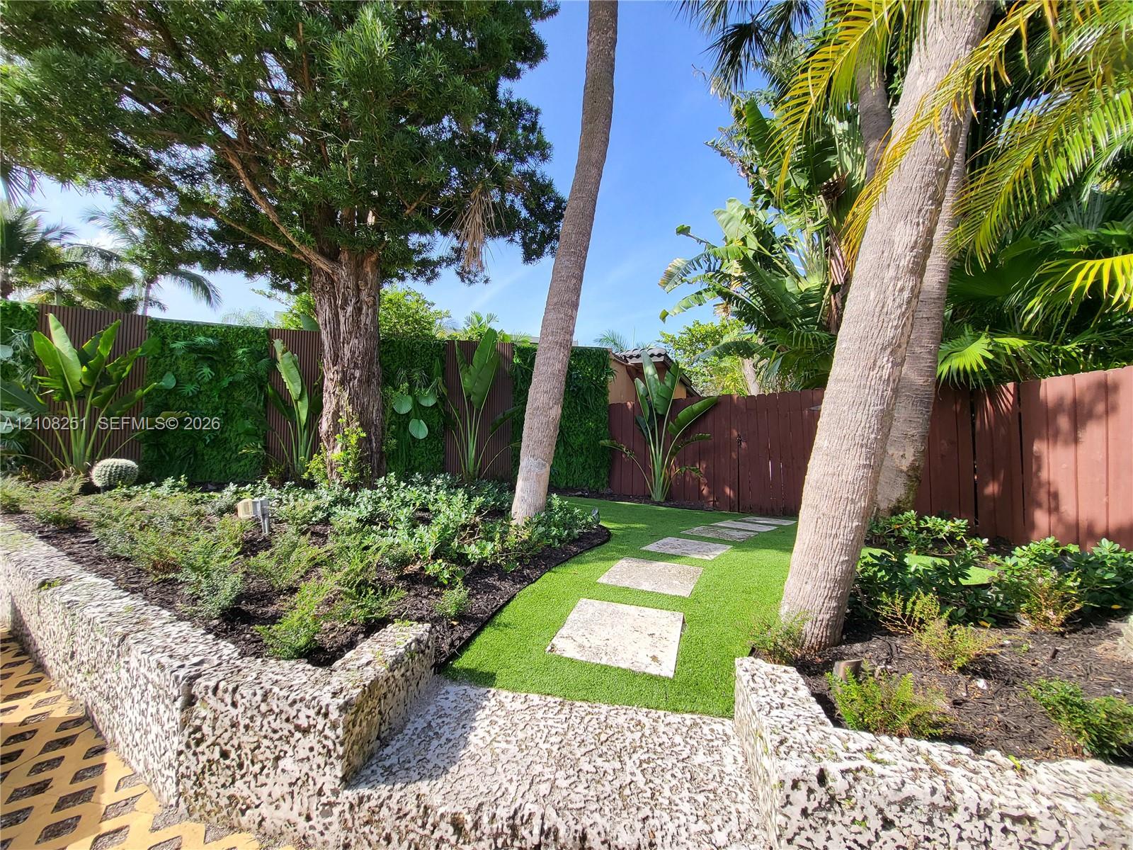 1675 Coral Gardens Drive Property Photo 45