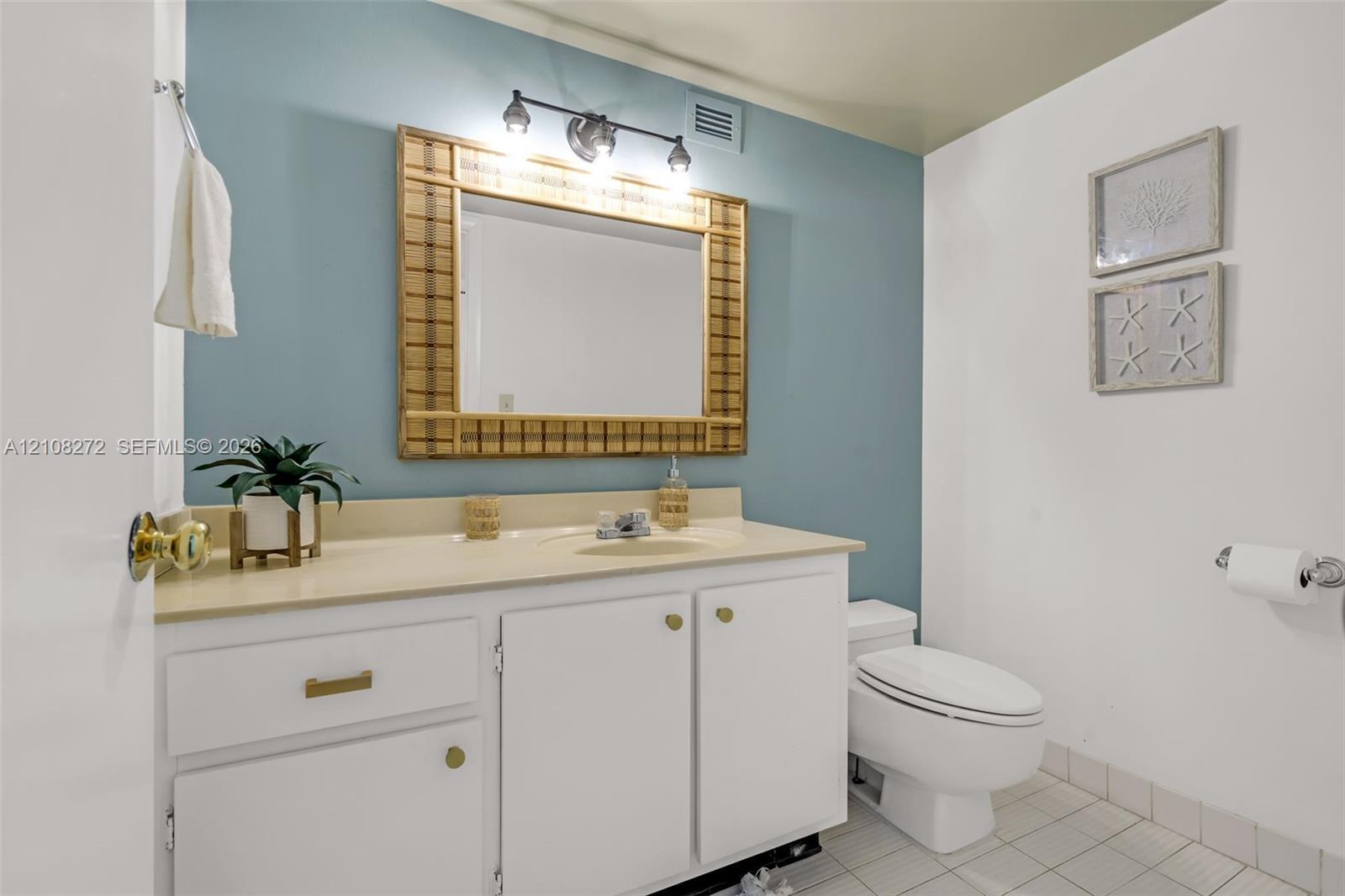 6039 Collins Avenue 519 Property Photo 16