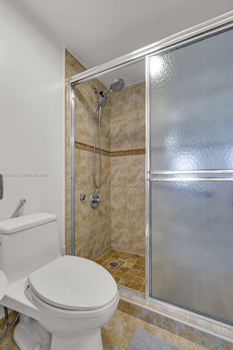 6039 Collins Avenue 519 Property Photo 23
