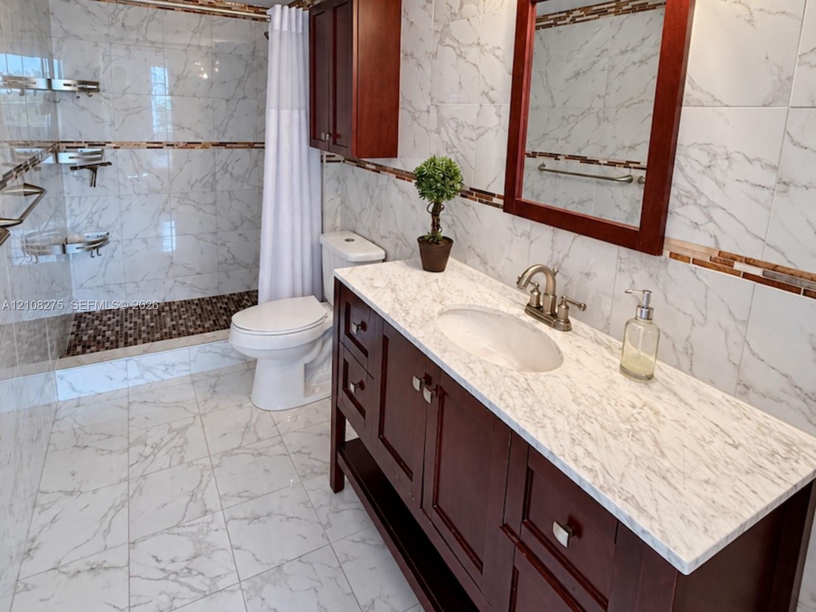 2226 N Cypress Bend Drive 409 Property Photo 10