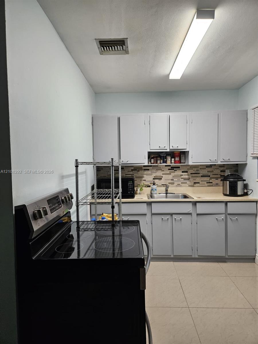 3556 N 10th Avenue N Property Photo 6