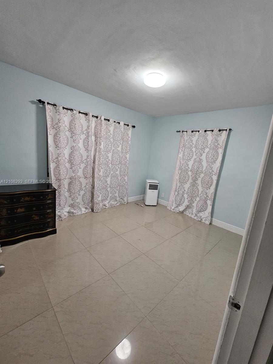 3556 N 10th Avenue N Property Photo 8