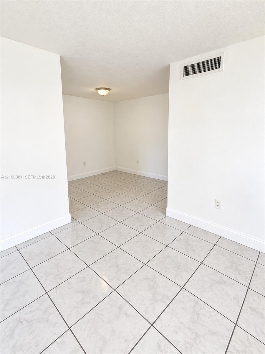 621 Nw 177th Street 101 Property Photo 3