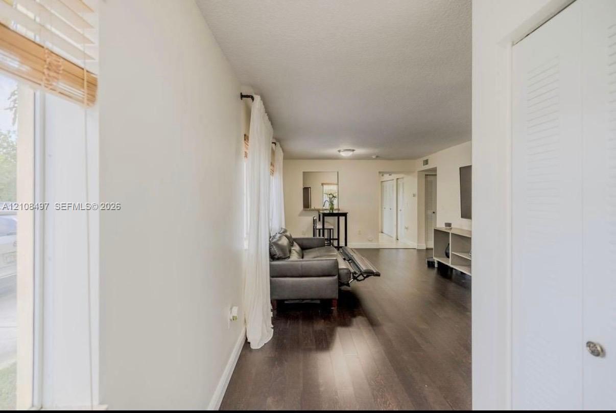 6245 Sw 47th Manor 101 Property Photo 2