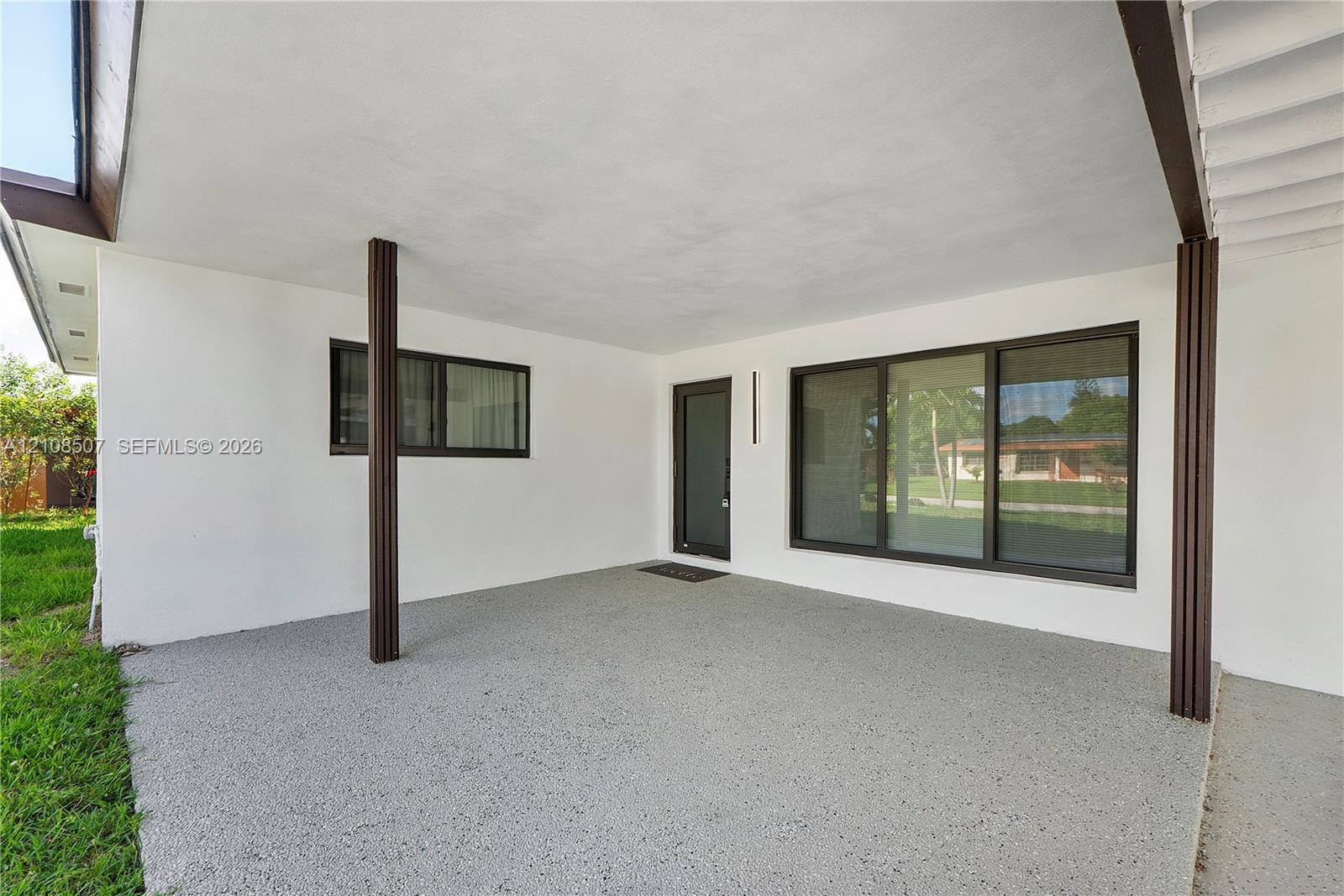 451 Sw 38th Terrace Property Photo 3