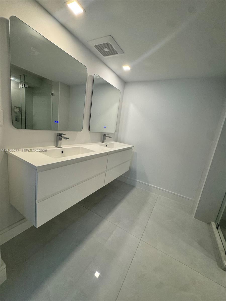 6039 Collins Avenue 715 Property Photo 21