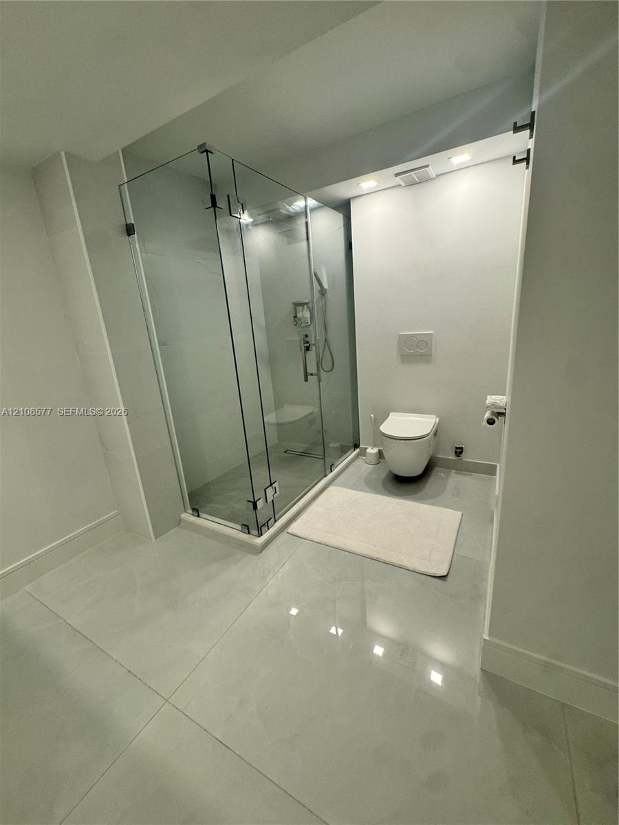 6039 Collins Avenue 715 Property Photo 22