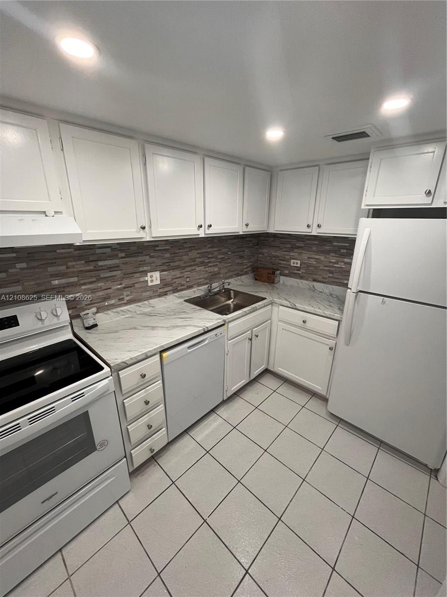 3650 Inverrary Drive 1Q Property Photo 1