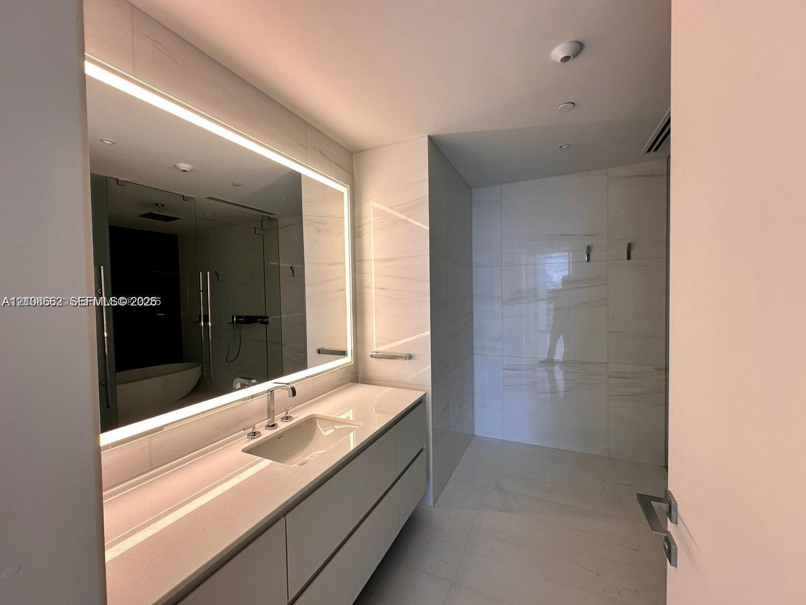 300 Biscayne Boulevard 2709w Property Photo 24