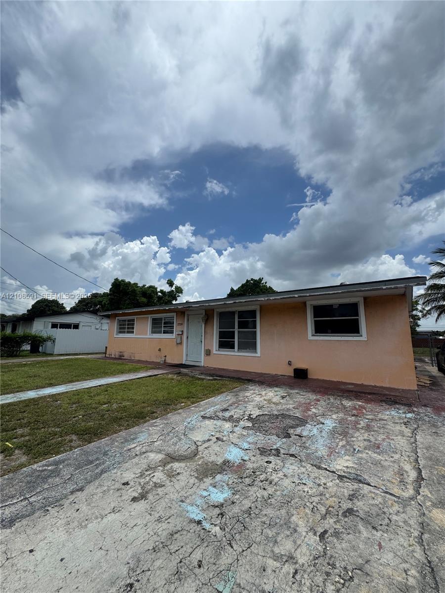 17210 Nw 47th Avenue Property Photo 1