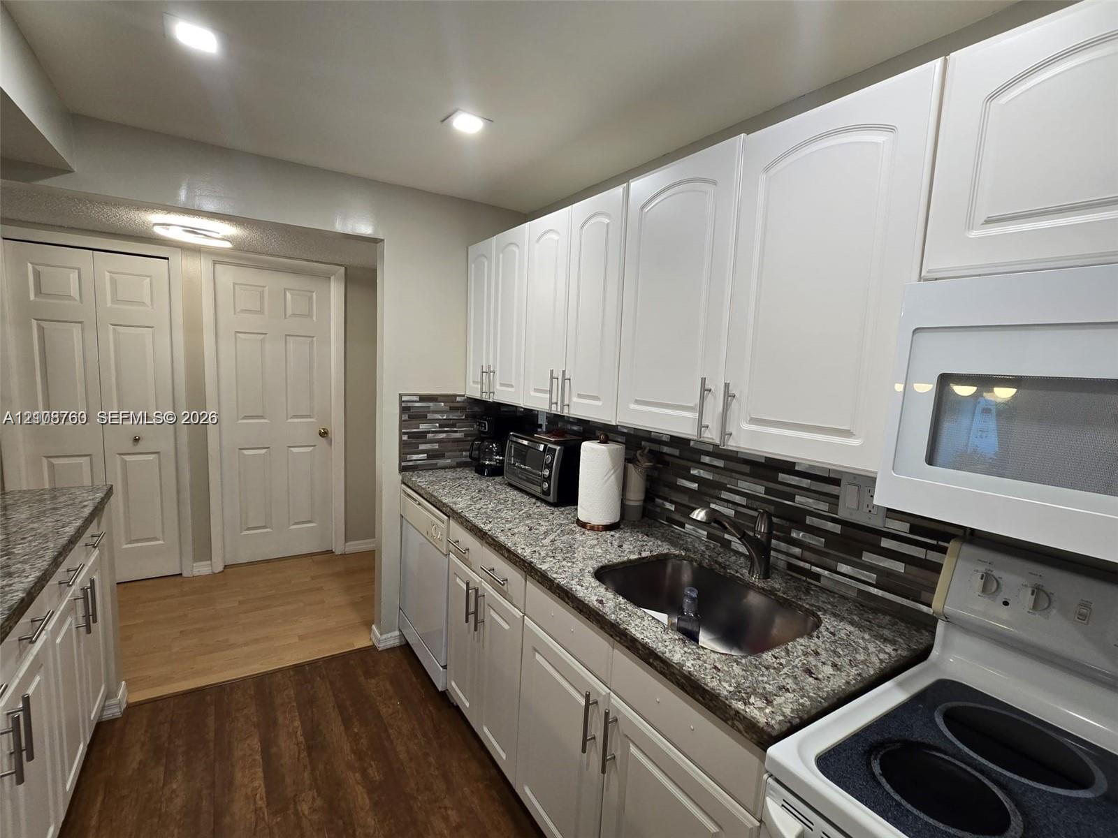 140 Lakeview Drive 111 Property Photo 10