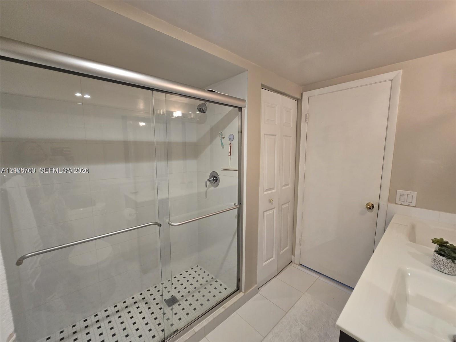 140 Lakeview Drive 111 Property Photo 21