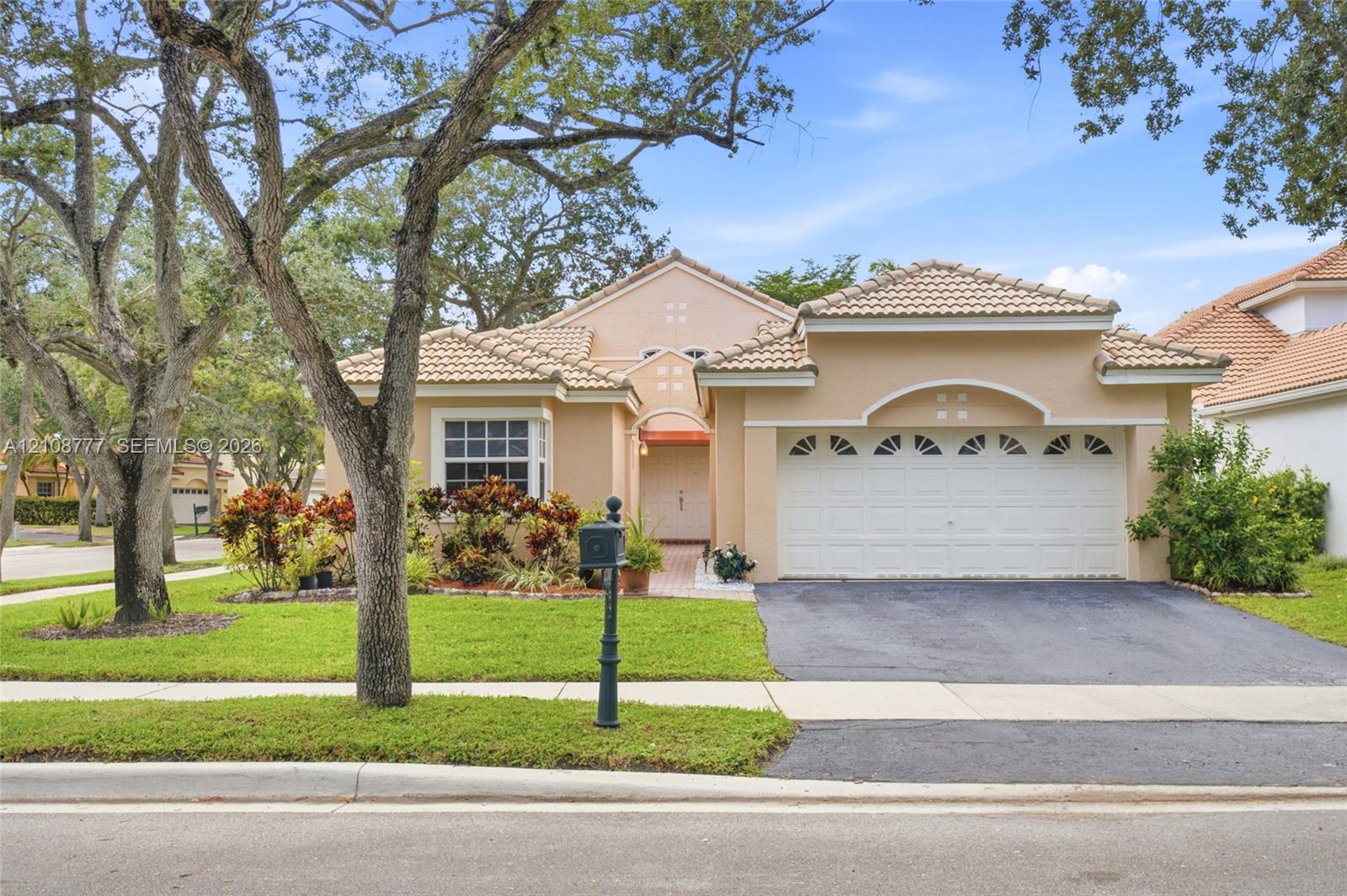 1211 Bayview Circle Property Photo 1