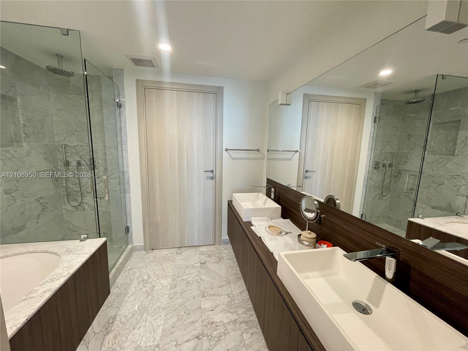1000 Brickell Plaza 4303 Property Photo 10